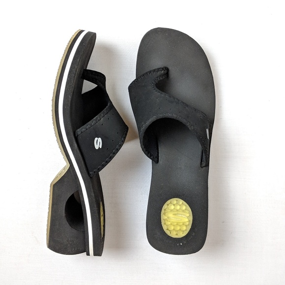 skechers black flip flops